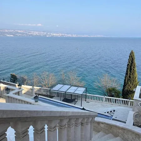 Isabella - Luxury With Style Right Next To The Beach, Private Pool And Sea View