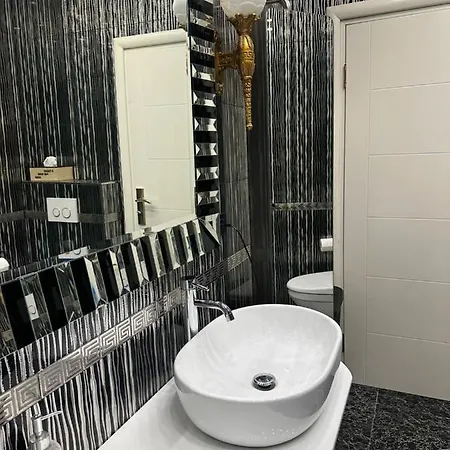 Isabella - Luxury With Style Right Next To The Beach, Private Pool And Sea View Opatija