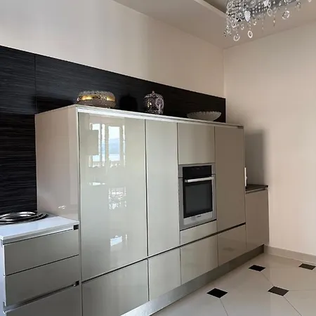 Isabella - Luxury With Style Right Next To The Beach, Private Pool And Sea View