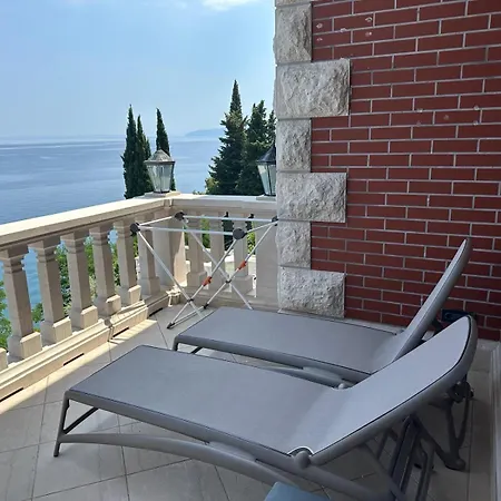 Isabella - Luxury With Style Right Next To The Beach, Private Pool And Sea View Daire Opatija