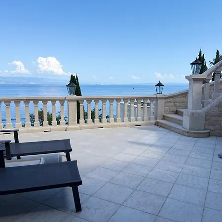 Apartamento Isabella - Luxury With Style Right Next To The Beach, Private Pool And Sea View Opatija