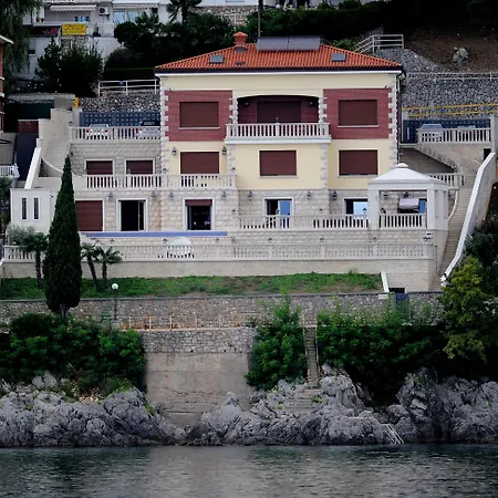 Daire Isabella - Luxury With Style Right Next To The Beach, Private Pool And Sea View