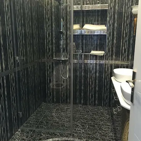 Isabella - Luxury With Style Right Next To The Beach, Private Pool And Sea View Daire Opatija