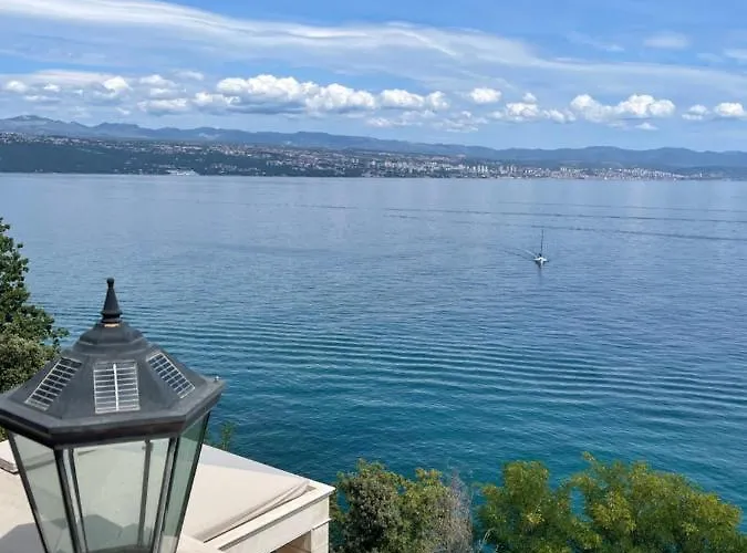 Апартаменты Isabella - Luxury With Style Right Next To The Beach, Private Pool And Sea View Опатия