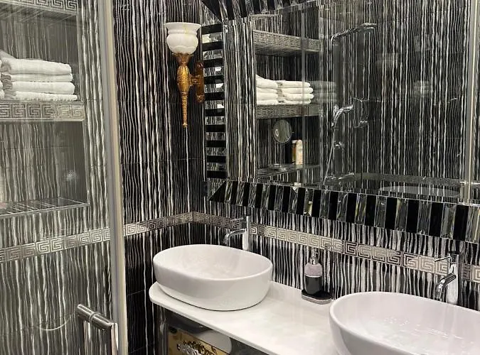 Apartment Isabella - Luxury With Style Right Next To The Beach, Private Pool And Sea View