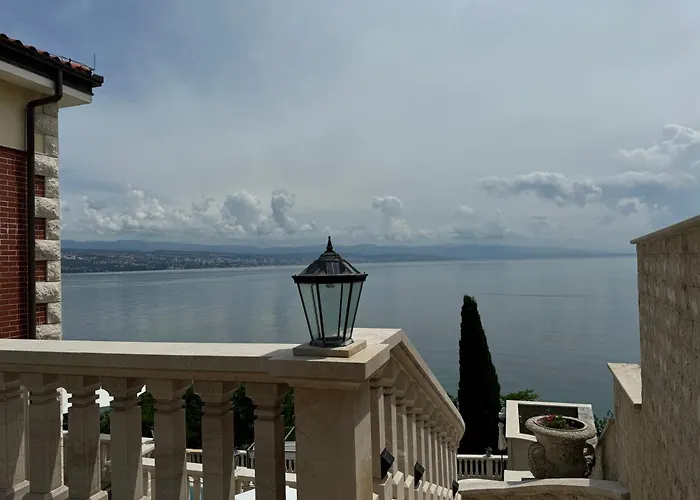 Isabella - Luxury With Style Right Next To The Beach, Private Pool And Sea View Opatija
