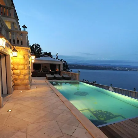 Isabella - Luxury With Style Right Next To The Beach, Private Pool And Sea View شقة *
