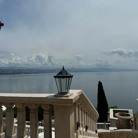 Isabella - Luxury With Style Right Next To The Beach, Private Pool And Sea View Opatija