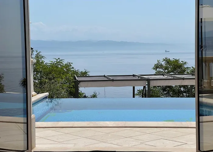 Apartman Isabella - Luxury With Style Right Next To The Beach, Private Pool And Sea View Opatija