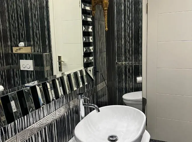 Isabella - Luxury With Style Right Next To The Beach, Private Pool And Sea View Opatija