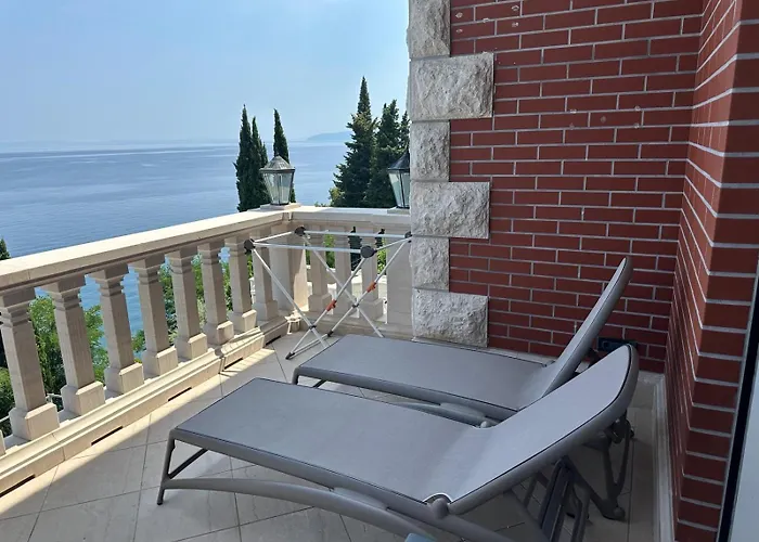 Isabella - Luxury With Style Right Next To The Beach, Private Pool And Sea View Apartman Opatija